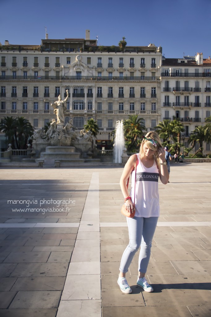Julie blogueuse From Toulon with Love porte un sac Chabrand Marseille