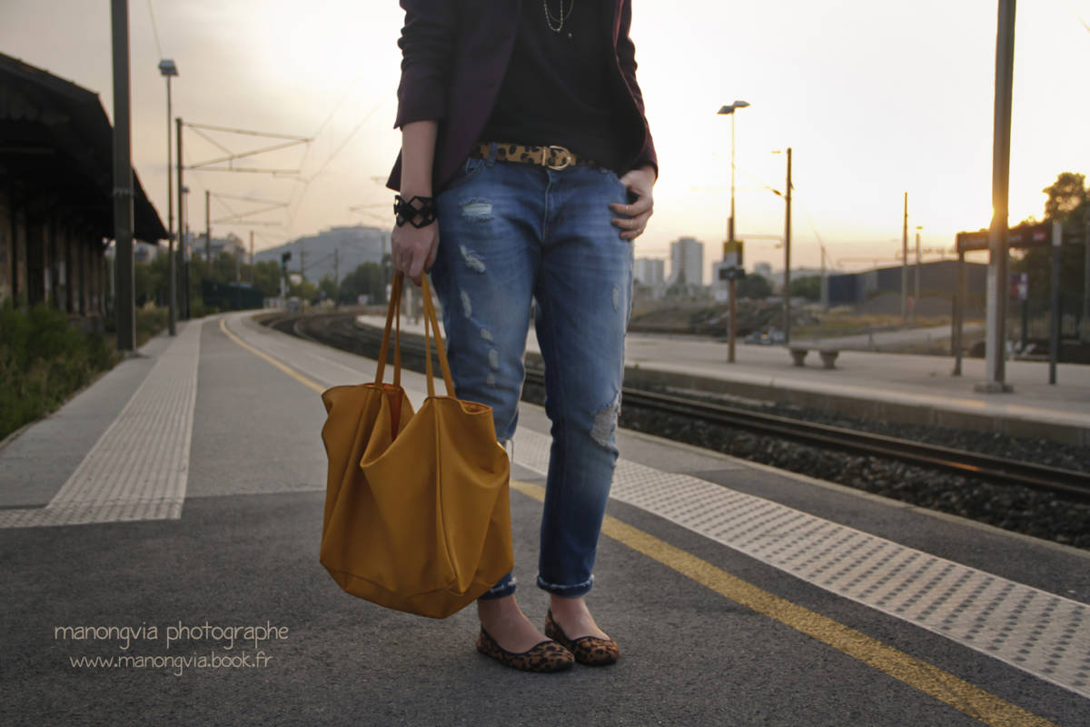 Look blogueuse mode sac moutarde gare Toulon