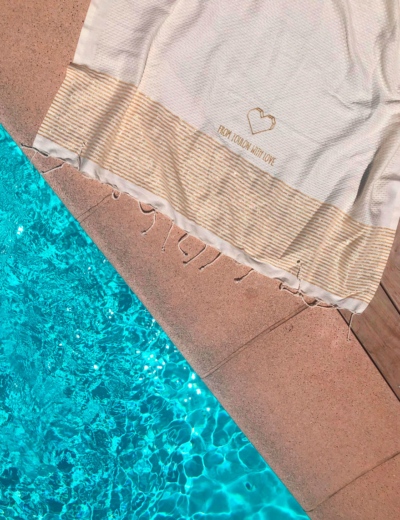 Fouta de plage chic à l’effigie du blog « From Toulon with Love »