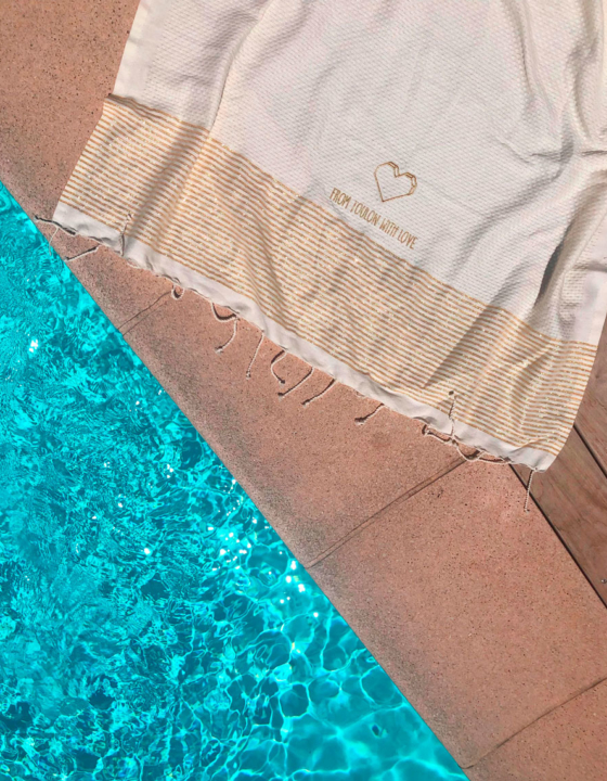 Fouta de plage chic à l’effigie du blog « From Toulon with Love »