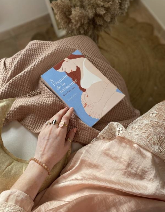 Lecture grossesse et maternité : « A l’écoute de la naissance, récit d’une doula » Leslie Lucien (éditions FIRST)